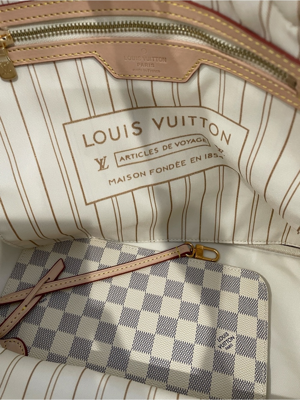 π π€ Neverfull Tote with Matching Pochette π€π - Picture 8 of 9